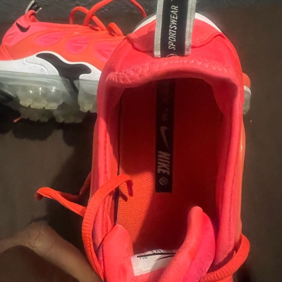 Nike Air Vapormax Plus Bright Crimson 2018 fits women size 12 or men 10.5 - Picture 9 of 11